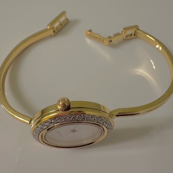 Near Mint~Gucci Interchangeable Bezel Watch W/Diamond Cut Bezel, Box, & Papers - Picture 8 of 16